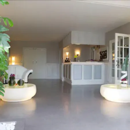 Logis Et Chez Camillou Hotel