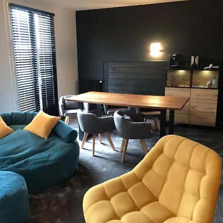 Hotel Logis Et Chez Camillou 3*