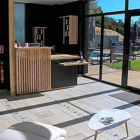 Hotel Logis Et Chez Camillou 3*