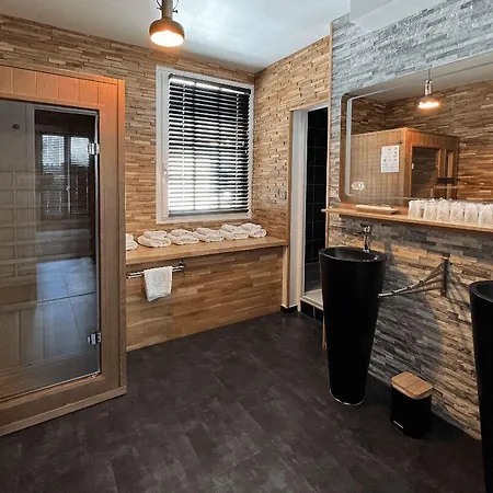 Logis Et Chez Camillou Hotel